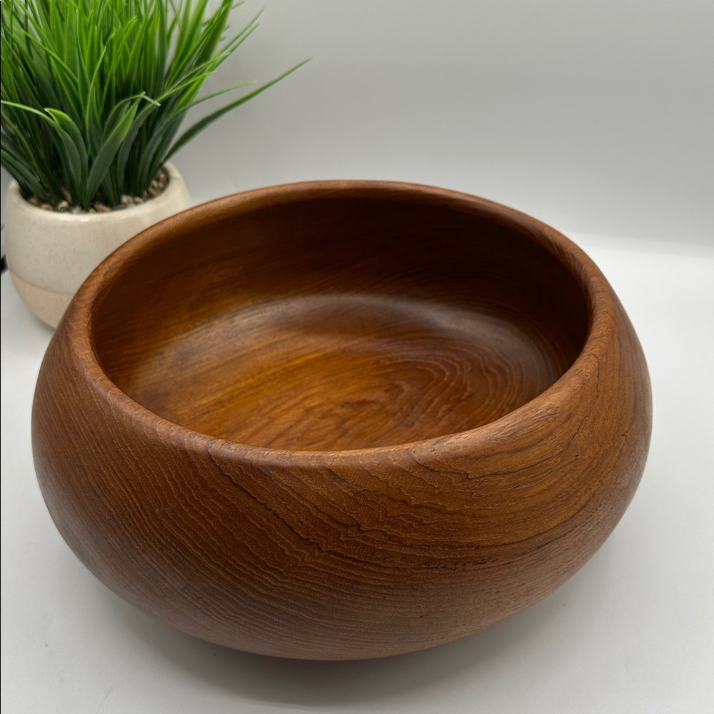 Teak Large Wood Salad Bowl. Made in Thailand. - Picture 10 of 14